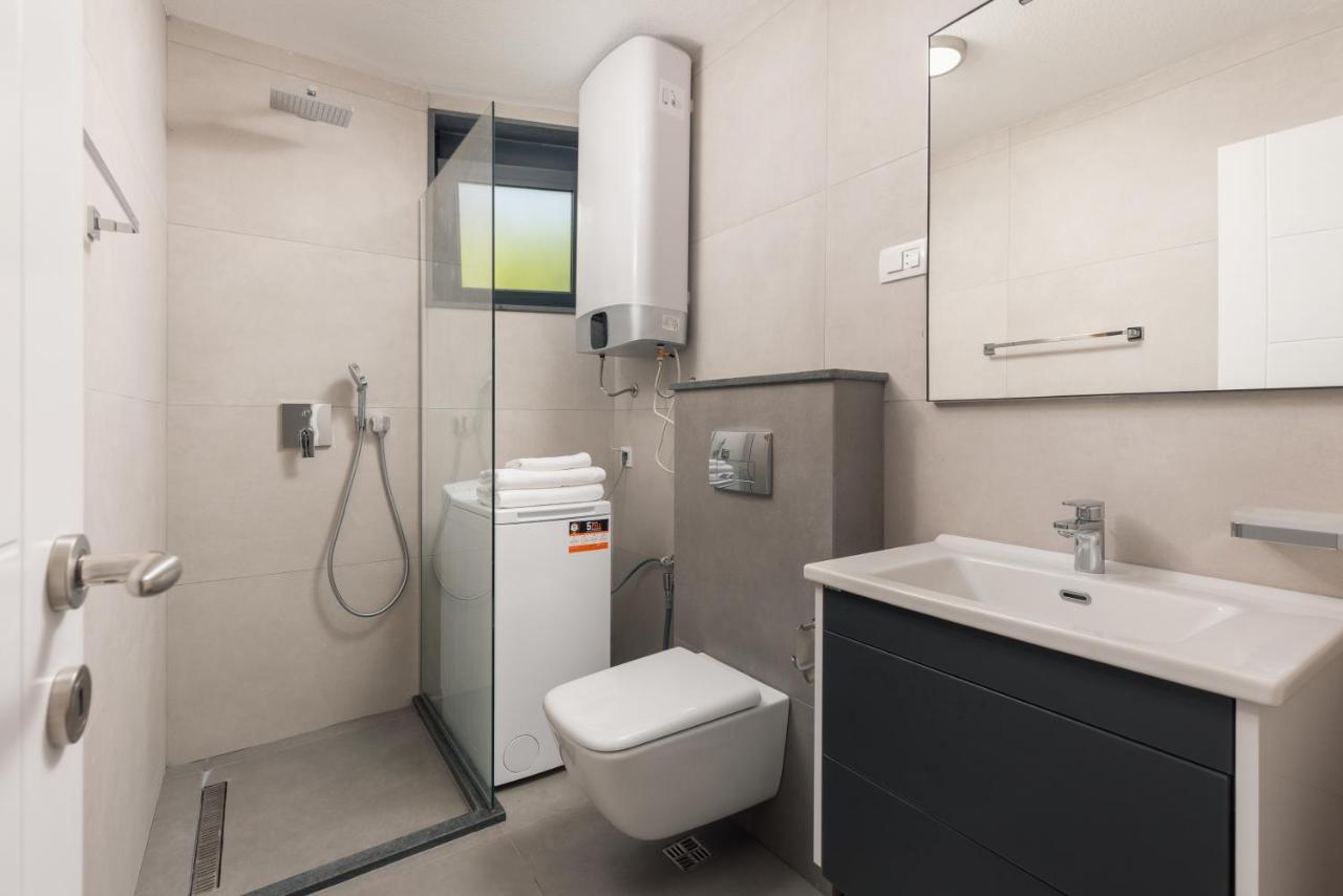 Berge Apartments Котор Екстериор снимка