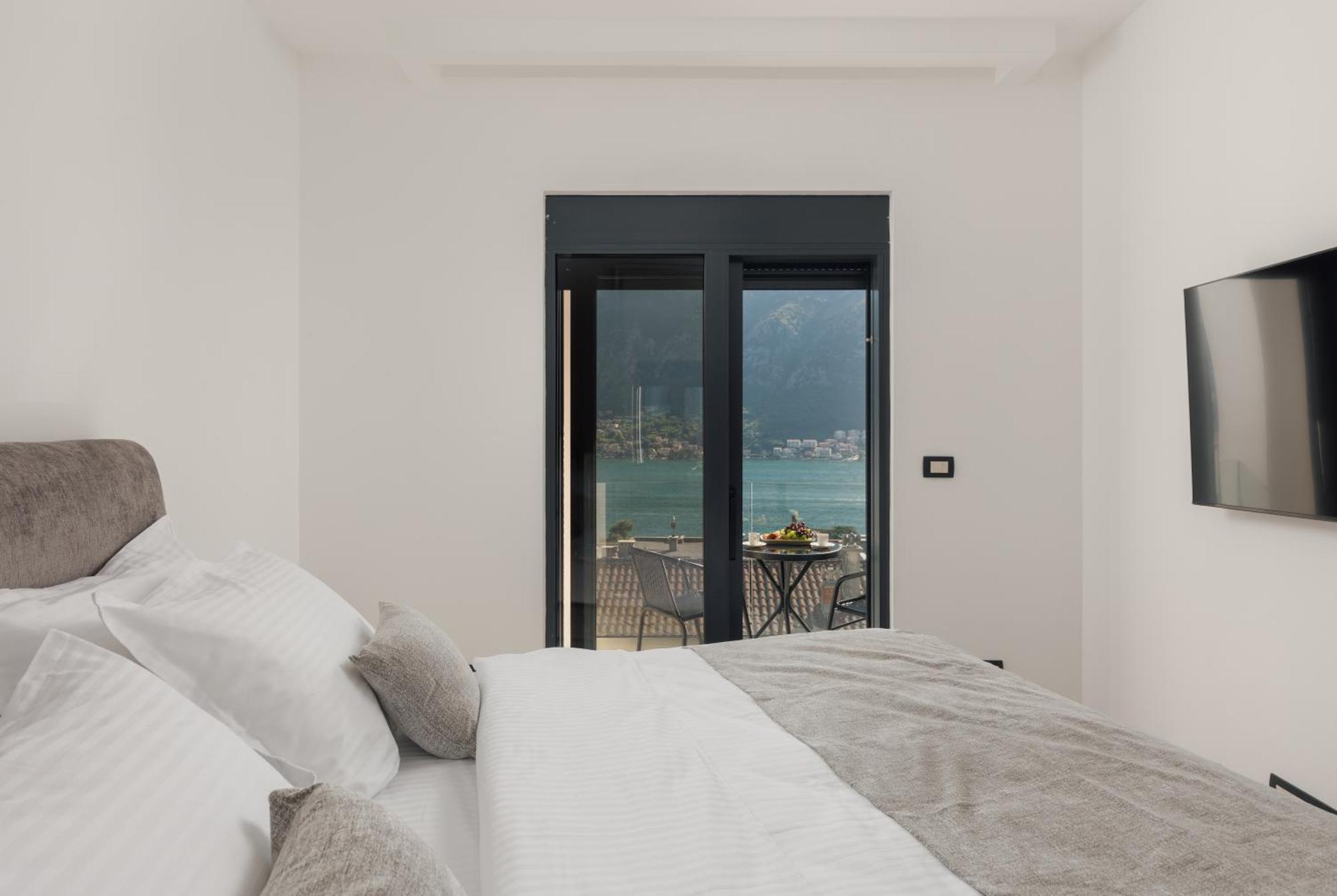 Berge Apartments Котор Екстериор снимка