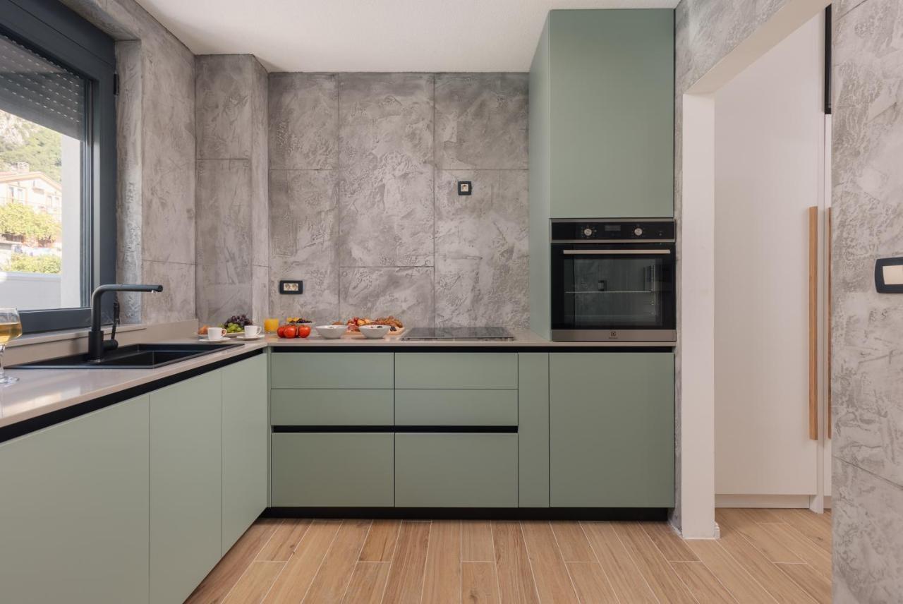 Berge Apartments Котор Екстериор снимка