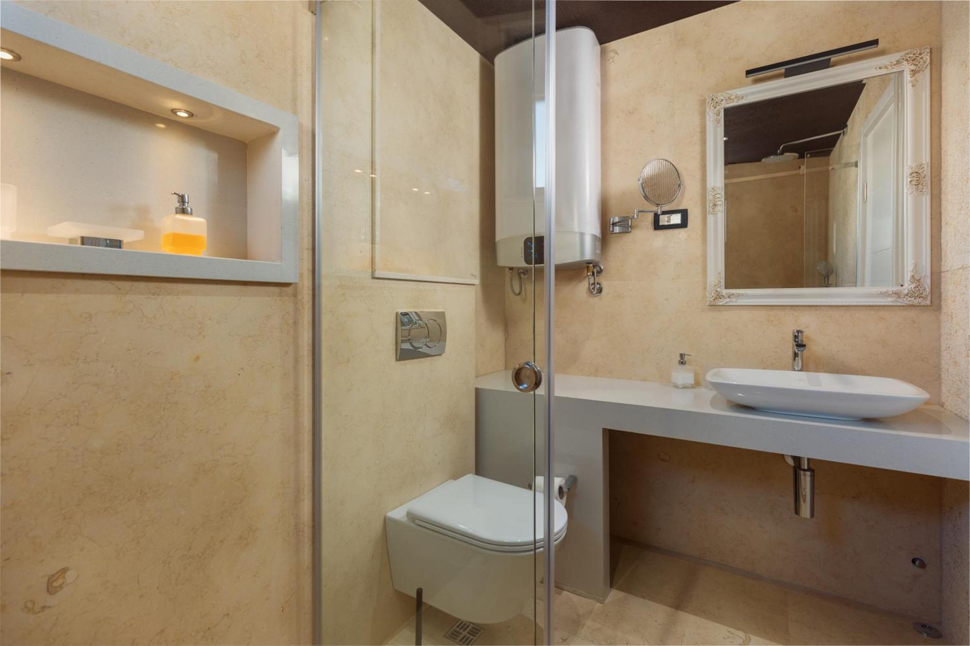 Berge Apartments Котор Екстериор снимка