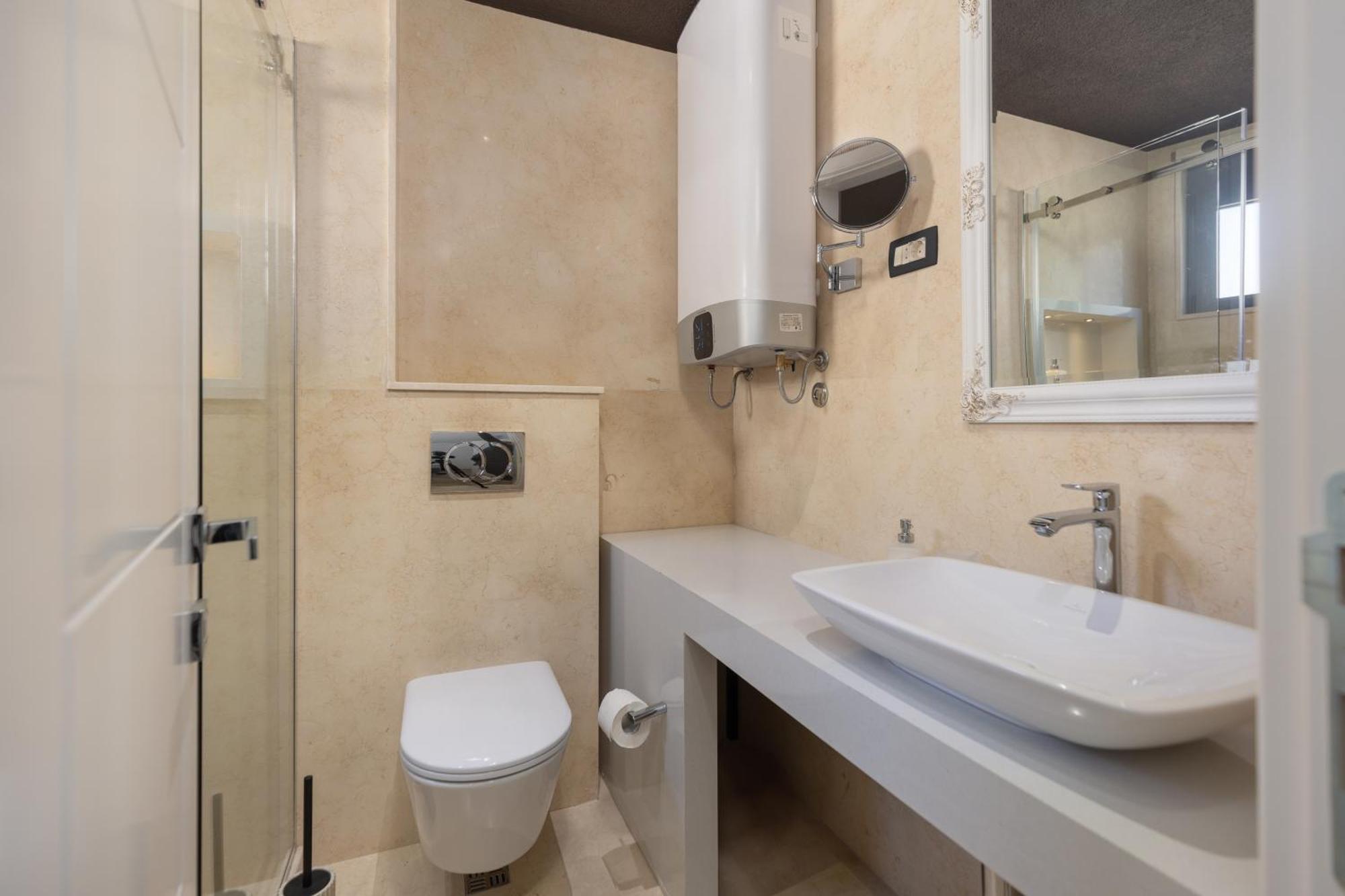Berge Apartments Котор Екстериор снимка