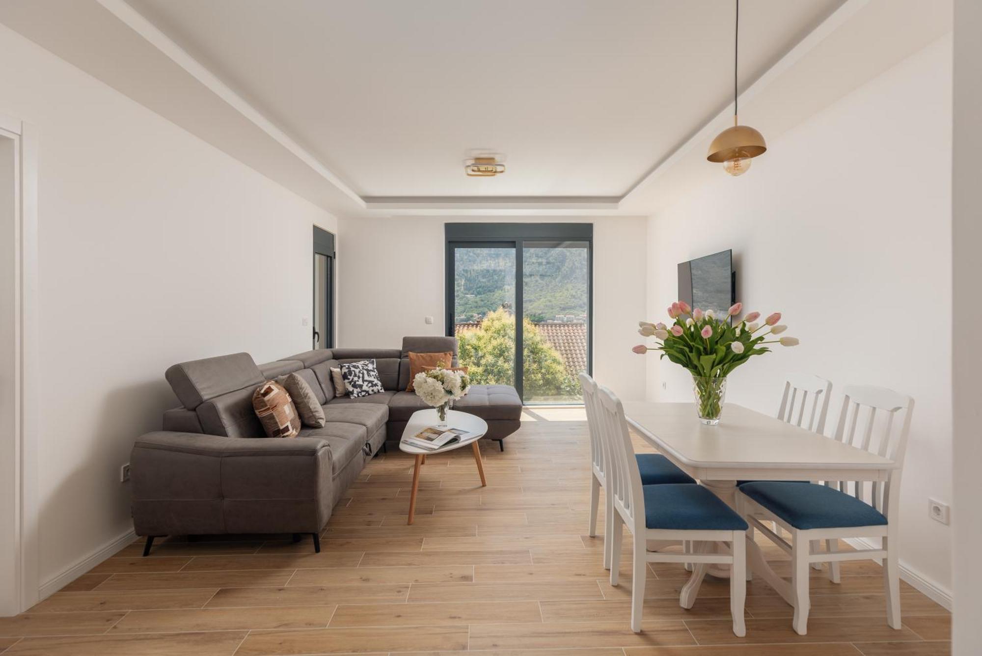 Berge Apartments Котор Екстериор снимка