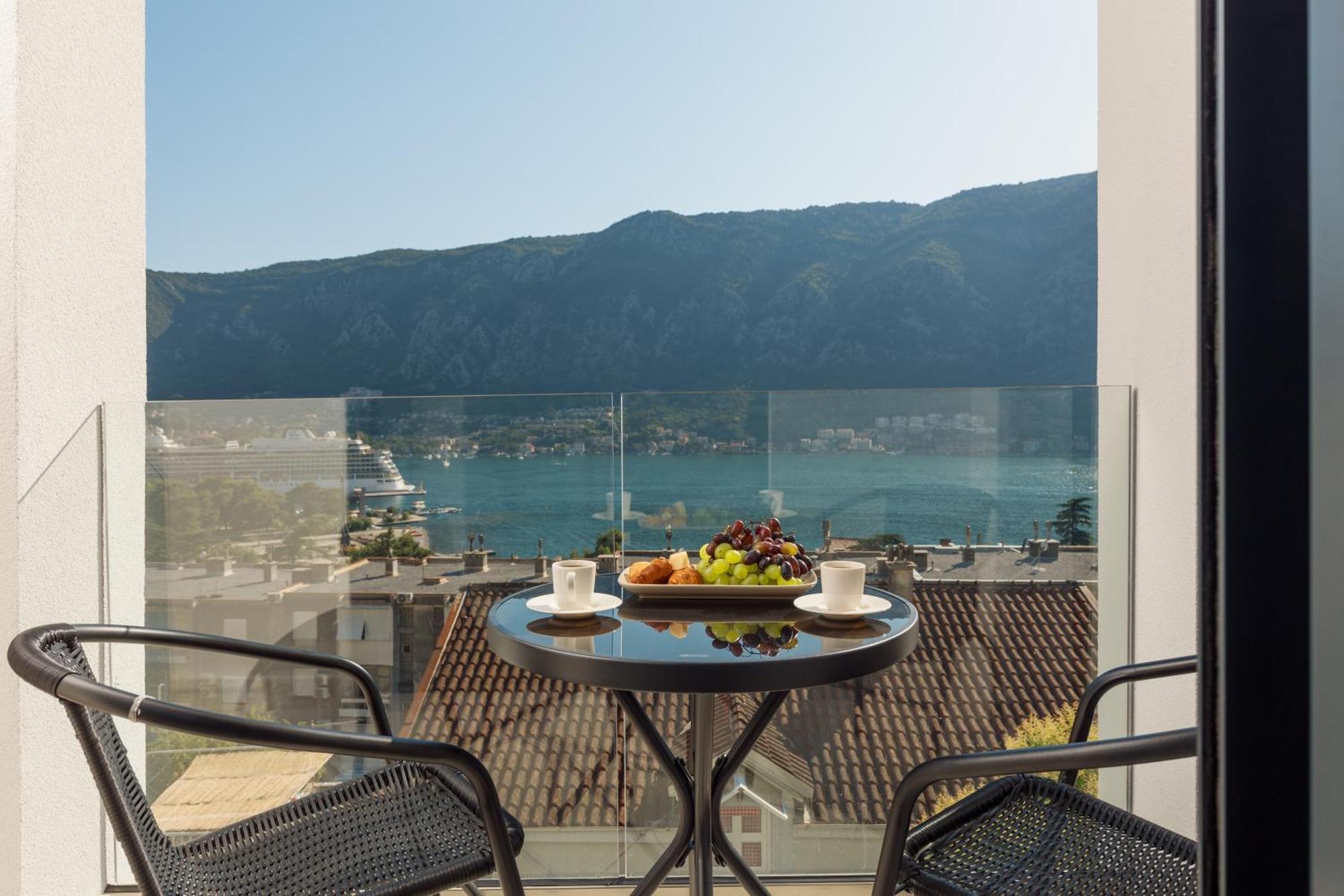 Berge Apartments Котор Екстериор снимка