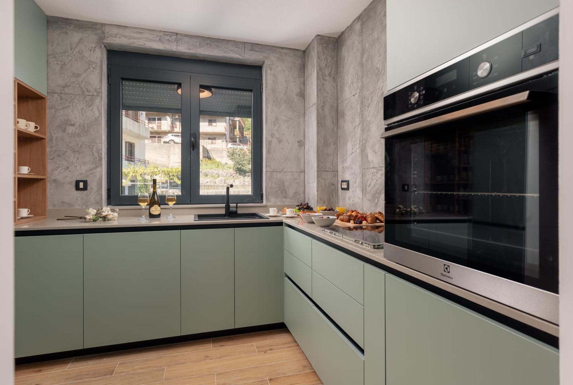 Berge Apartments Котор Екстериор снимка