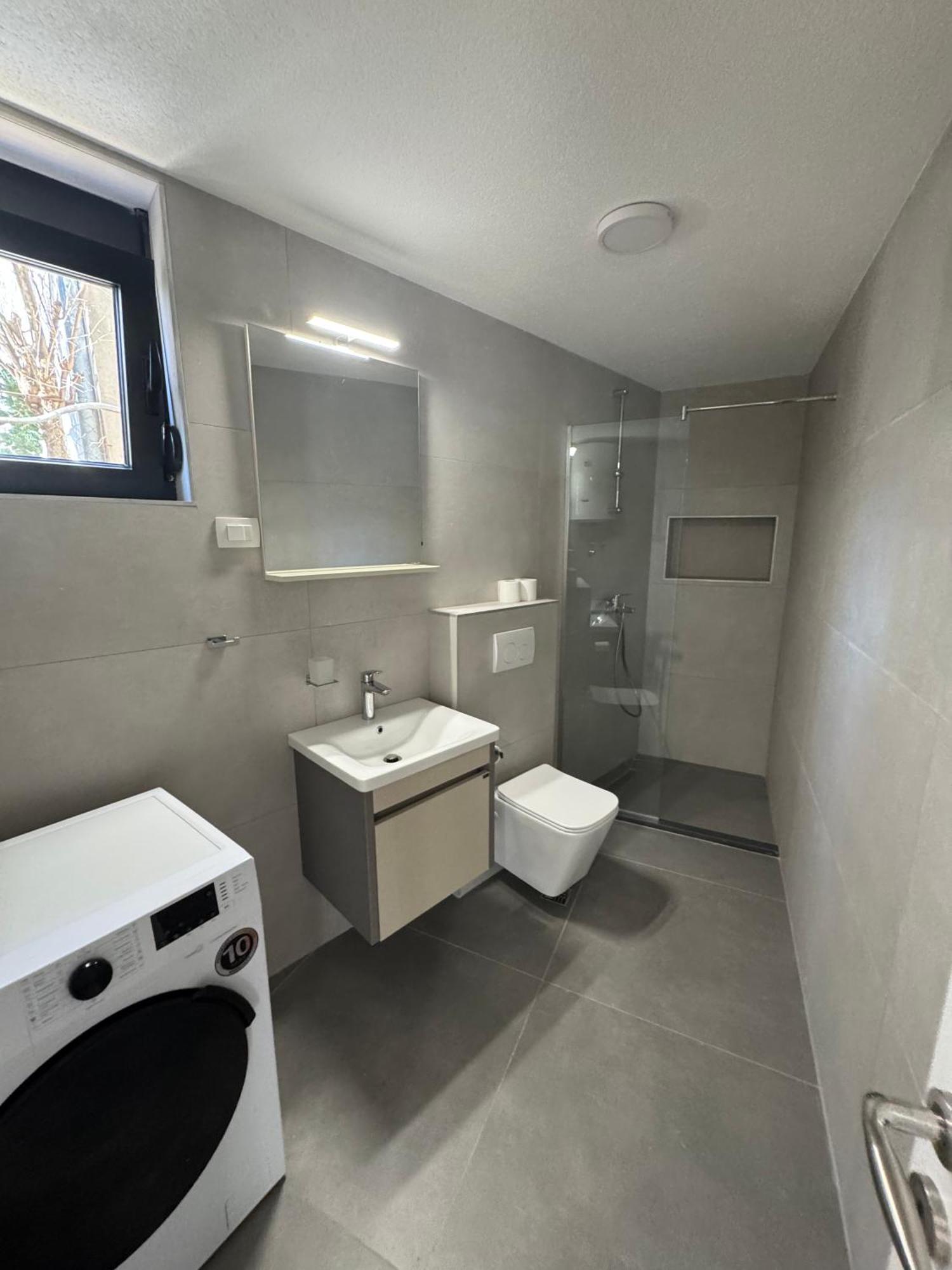 Berge Apartments Котор Екстериор снимка